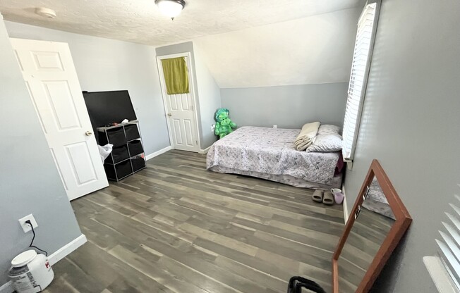 211 Elm St