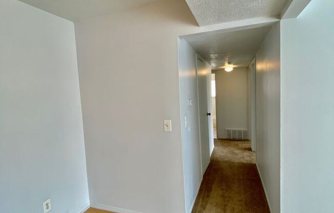 2 beds, 1 bath, 900 sqft, $1,195, Unit #12