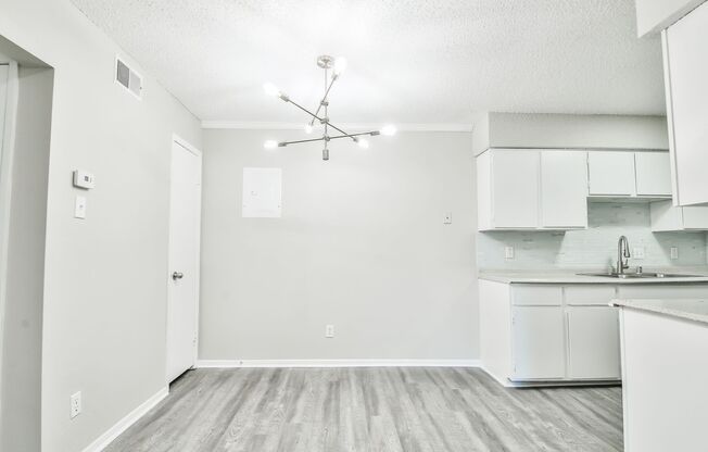 2 beds, 1.5 baths, 1,080 sqft, $975