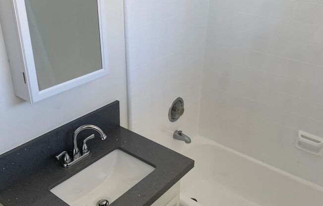 1 bed, 1 bath, $2,195, Unit J