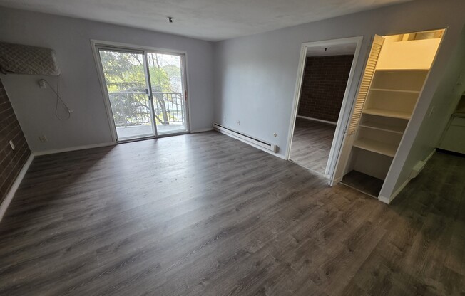 1 bed, 1 bath, 765 sqft, $1,900, Unit 417