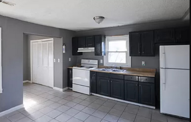 2 bed, 2 bath in Fulton county!