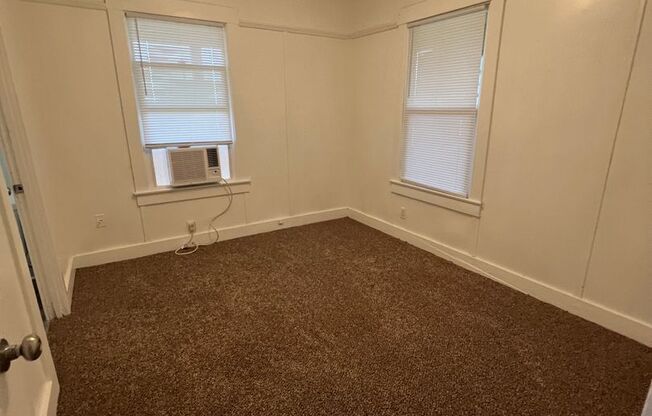 2 beds, 1 bath, $1,595