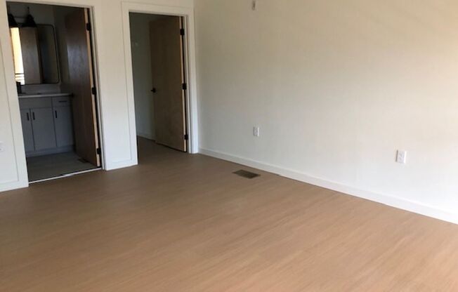 Studio, 1 bath, 870 sqft, $1,650, Unit 125