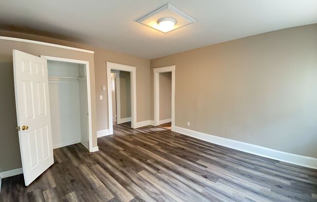 3 beds, 1 bath, $1,075, Unit Unit 2