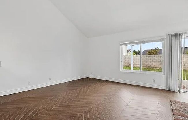 27 Columbus, Irvine: Spacious 2,100 sqft House with 4 Beds & 2.5 Baths