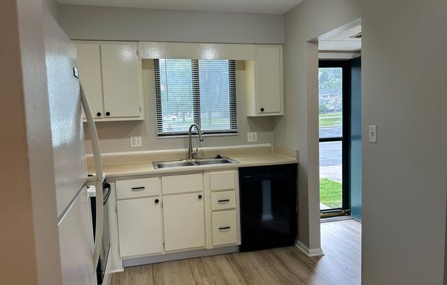 2 beds, 1.5 baths, 1,100 sqft, $1,099