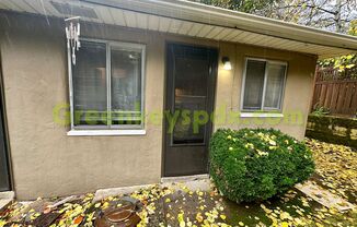 Spacious 1-Bedrom unit on Clinton in SE Portland!