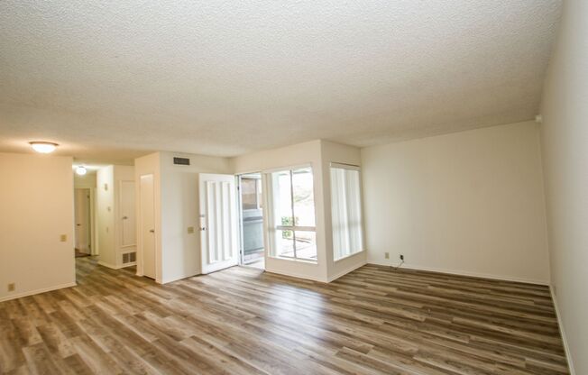 2 beds, 1 bath, $2,700