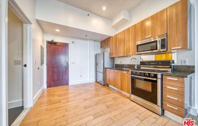 Studio, 1 bath, 460 sqft, $1,800, Unit 206
