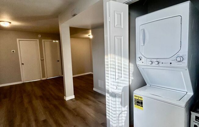 2 beds, 1 bath, 800 sqft, $2,100, Unit 4