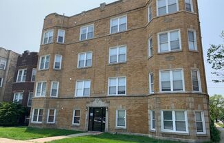West Rogers Park Apartments With In-Unit Laundry and Exposed Brick