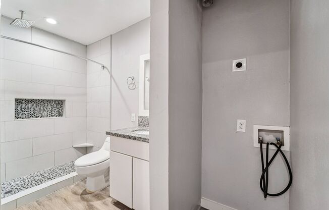 Studio, 1 bath, 500 sqft, $965, Unit 2807 Beauchamp - STUDIO1