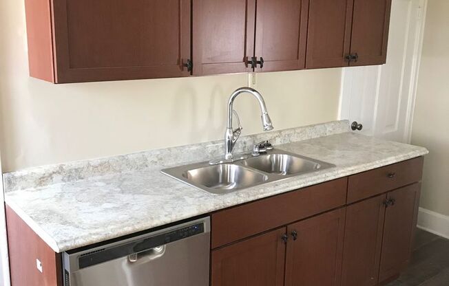 Updated 5 Bedroom 2 Bathroom Home in St.Paul!