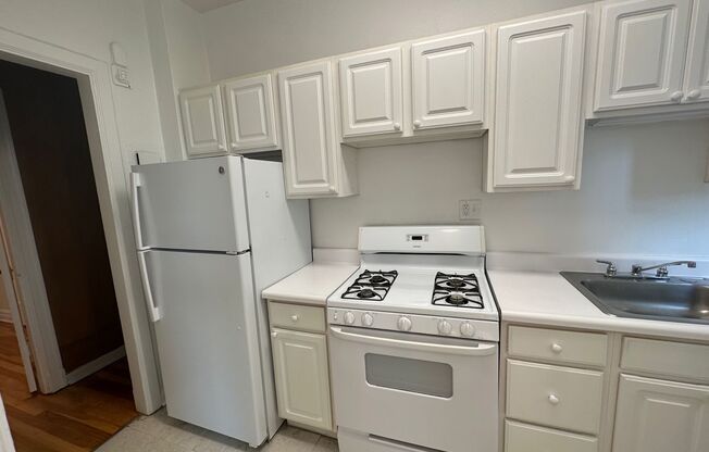 2 beds, 2 baths, 1,303 sqft, $2,200, Unit New King Edward 202