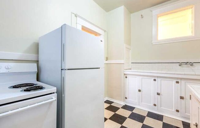 1 bed, 1 bath, 680 sqft, $1,675, Unit 25