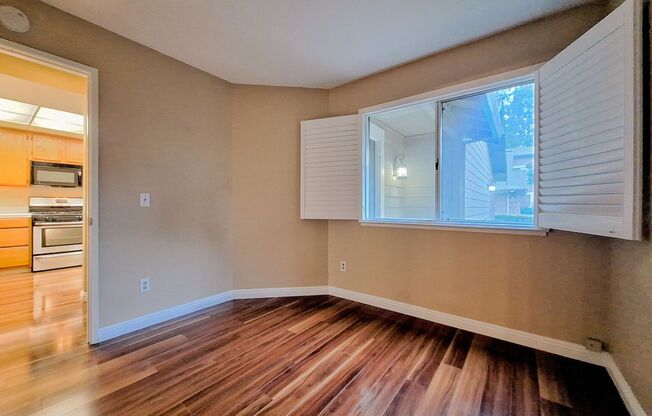 Large 2-story 2 Bedroom Townhouse w/Garage, Patio, & Bonus Room!