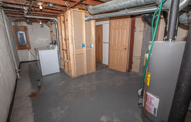 3 beds, 2 baths, 1,600 sqft, $1,995, Unit ew-21