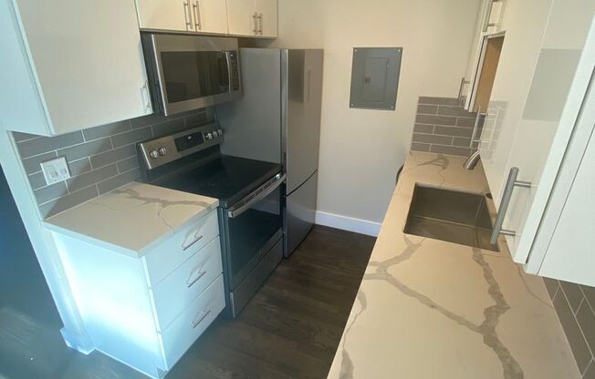 3 beds, 1 bath, 975 sqft, $2,399, Unit 206