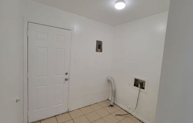 3 Bedroom 1 bath Duplex!