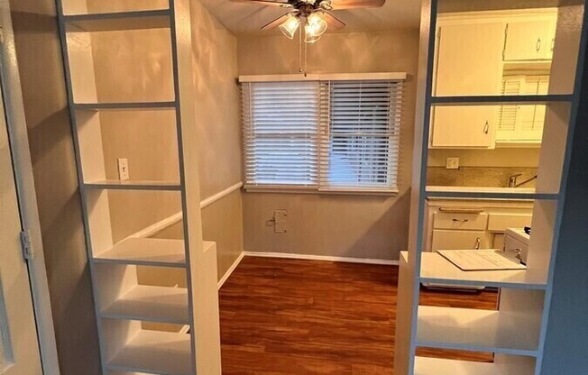 335 S LOS ROBLES AVE