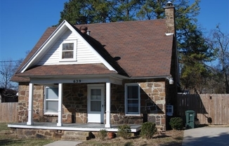 *Pre-Leasing* | Quaint Cottage Close to Everything!