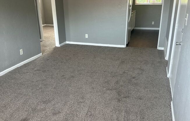 2 beds, 1 bath, 750 sqft, $970, Unit B12 1041 09