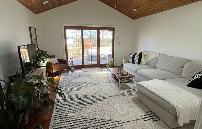 USGA RENTALY ONLY! CHARMING 2 BEDROOM HOME