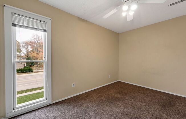 3 beds, 2 baths, 1,026 sqft, $1,350, Unit 1103-6