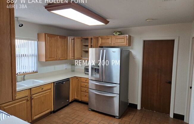 887 W LK HOLDEN PT