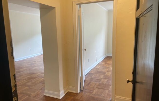 1 bed, 1 bath, 768 sqft, $1,400, Unit Royal York 810