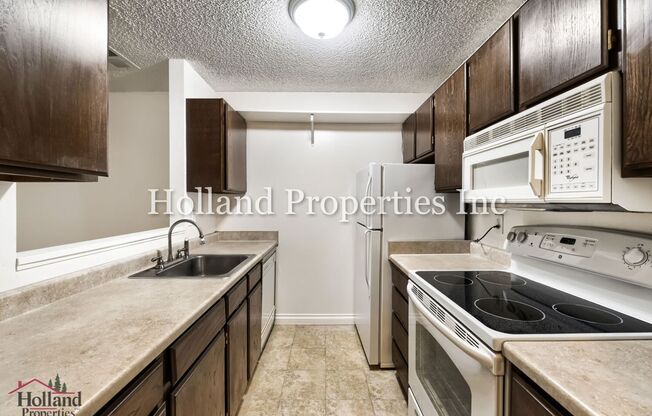 Charming 1-Bedroom Condo, close to shopping!