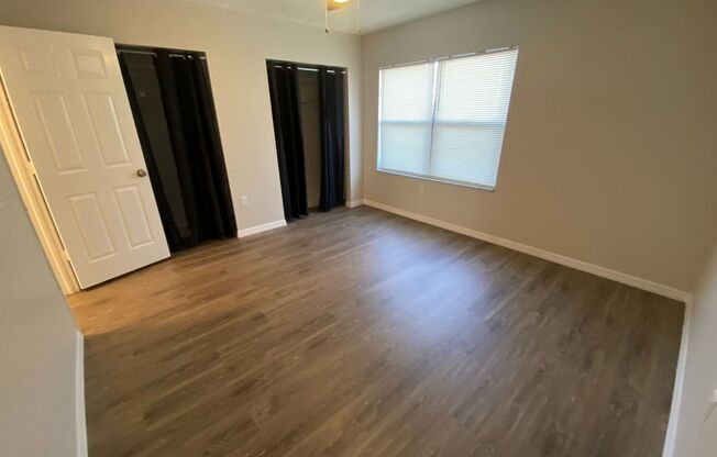 1 bed, 1 bath, 700 sqft, $1,300, Unit 165