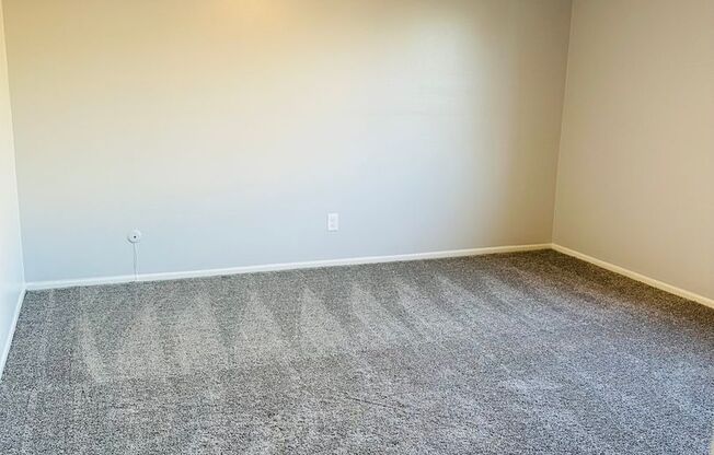 1 bed, 1 bath, 698 sqft, $2,050, Unit 36