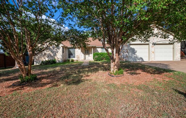 Simply Great 4 Bedroom, 2 Bath Home in Spicewood Springs!