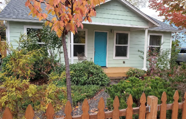 325 E 31 AVE