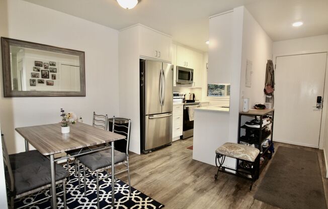 2 beds, 1 bath, $2,495, Unit #204