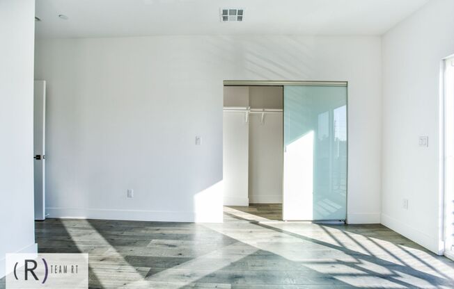 3 beds, 3 baths, 1,565 sqft, $3,600, Unit 11639 1/2 Burbank Blvd