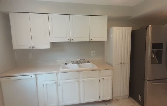 3 beds, 1 bath, $1,595