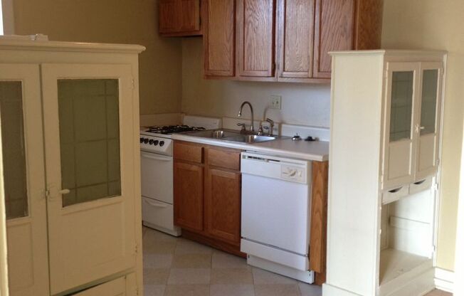 1 bed, 1 bath, $765, Unit B-16