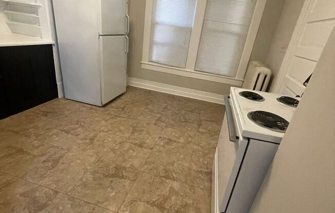 1 bed, 1 bath, $895, Unit 612 Guilford Ave Unit A