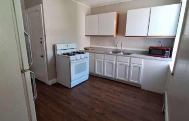 1 bed, 1 bath, 1,762 sqft, $825, Unit Unit B