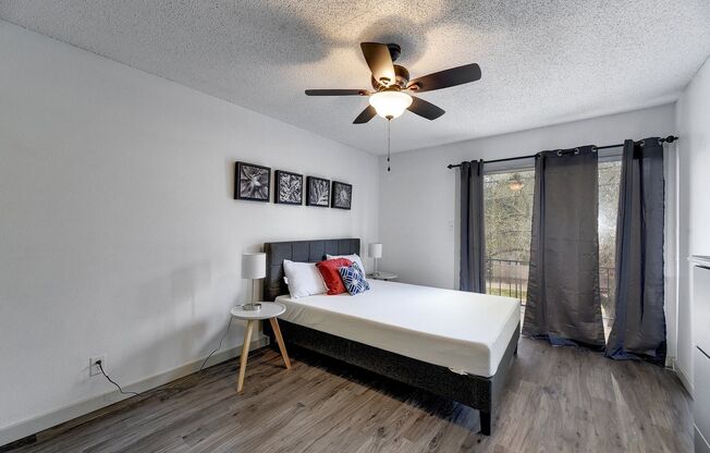2 beds, 2 baths, 960 sqft, $2,100, Unit 203