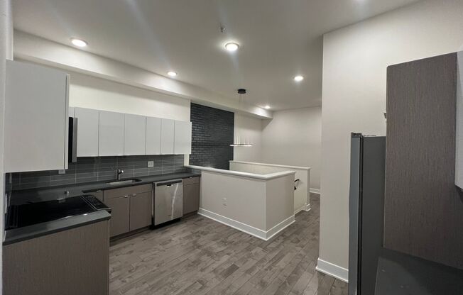 2 beds, 2 baths, 1,100 sqft, $2,200, Unit Unit 1