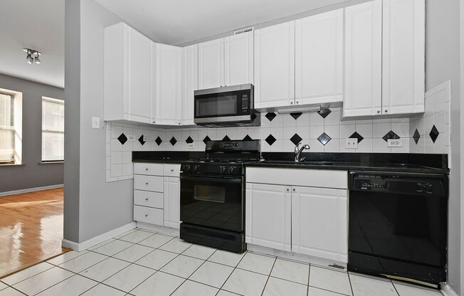 Beautiful 2Bed/1Bath in South Shore!