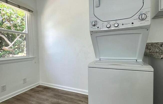 1556 S BEVERLY GLN BLVD