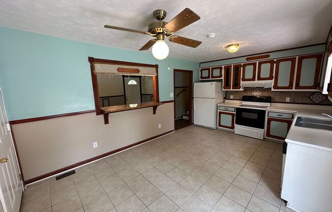 3 beds, 2 baths, $1,300