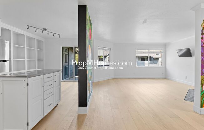 Beautifully Updated Condo in Multnomah Village - 3 Bedrooms!