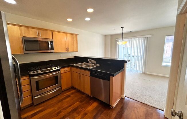 Beautiful 3 Bedroom Townhome in Beaverton!!