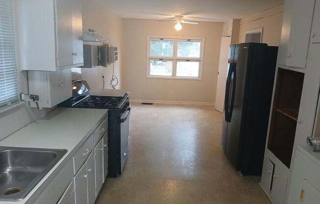 3 beds, 1 bath, $1,150